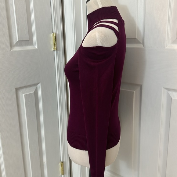 *Crave Fame* Cold Shoulder Thin Sweater Plum Colored Size S Never worn! - Picture 5 of 12